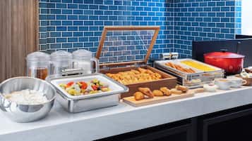 Daily English breakfast (JPY 1320 per person)