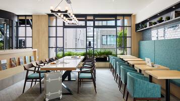 Daily English breakfast (JPY 1320 per person)