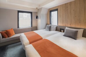 Kamar Twin, Bebas Asap Rokok (20sqm) | Selimut bulu angsa, meja kerja, dan tirai kedap cahaya