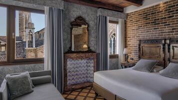 Hochwertige Bettwaren, Daunenbettdecken, Minibar, Zimmersafe