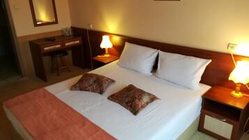 Minibar, in-room safe, desk, iron/ironing board