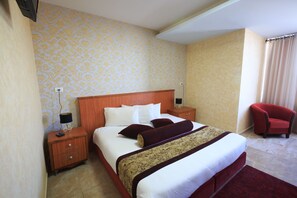 Double Room | Select Comfort beds, in-room safe, free WiFi, bed sheets - Hashimi Hotel (Jerusalem)