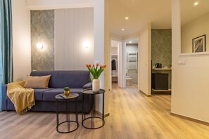 家庭客房 (Via della Giuliana 18) | 客廳 | 30 吋LCD 電視連數碼電視頻道、電視