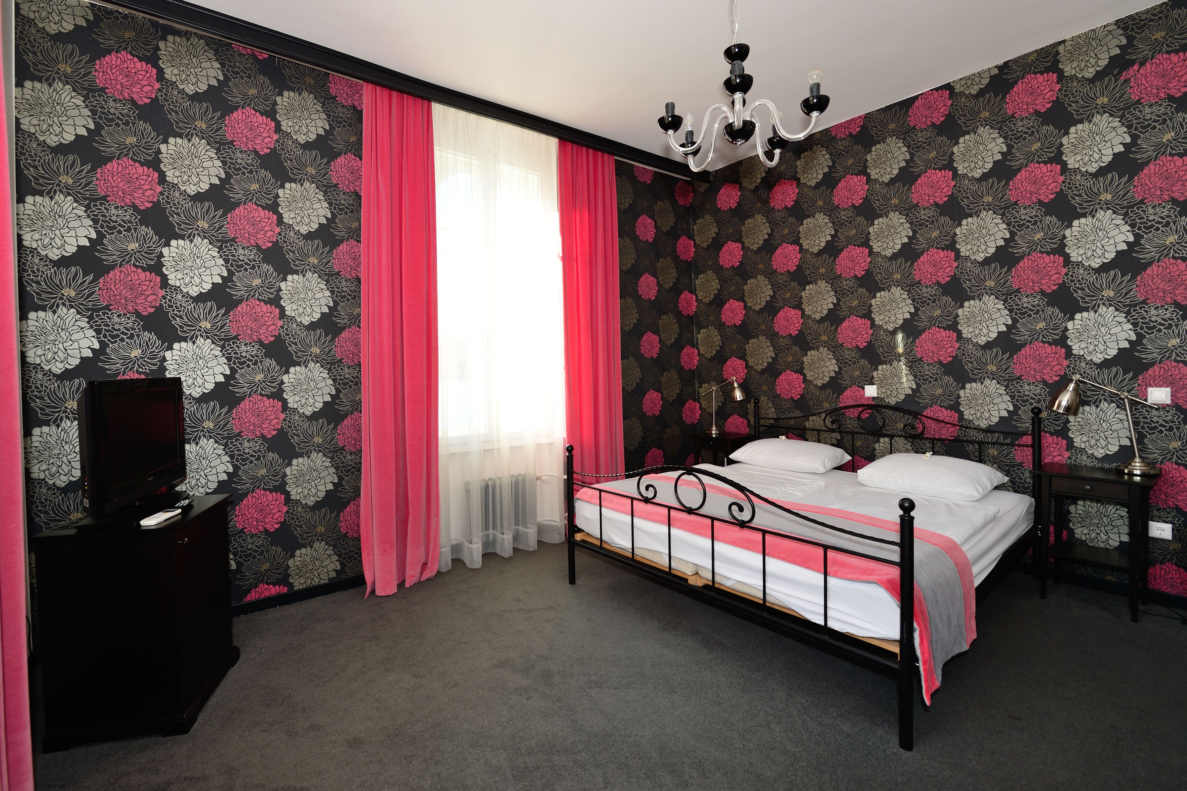 Suite, 1 Bedroom, Balcony, Lakeside | Minibar, in-room safe, desk, laptop workspace