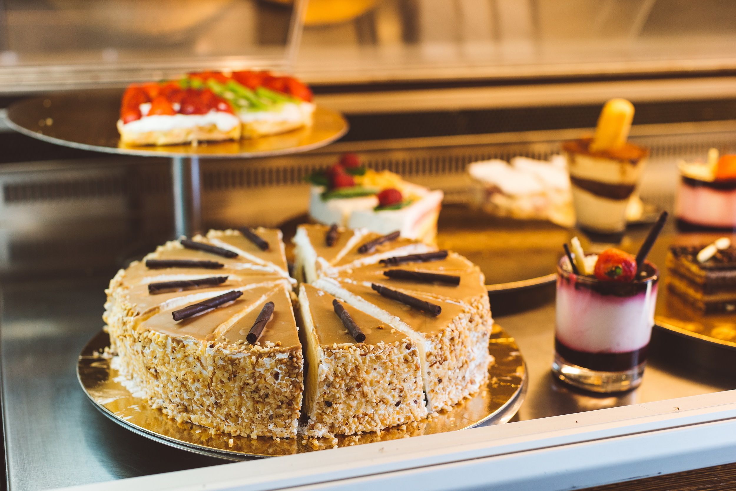 breakfast and dinner served, al fresco dining