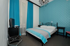 Double Room, Park View | Minibar, in-room safe, desk, laptop workspace - Vila Prešeren (Bled)