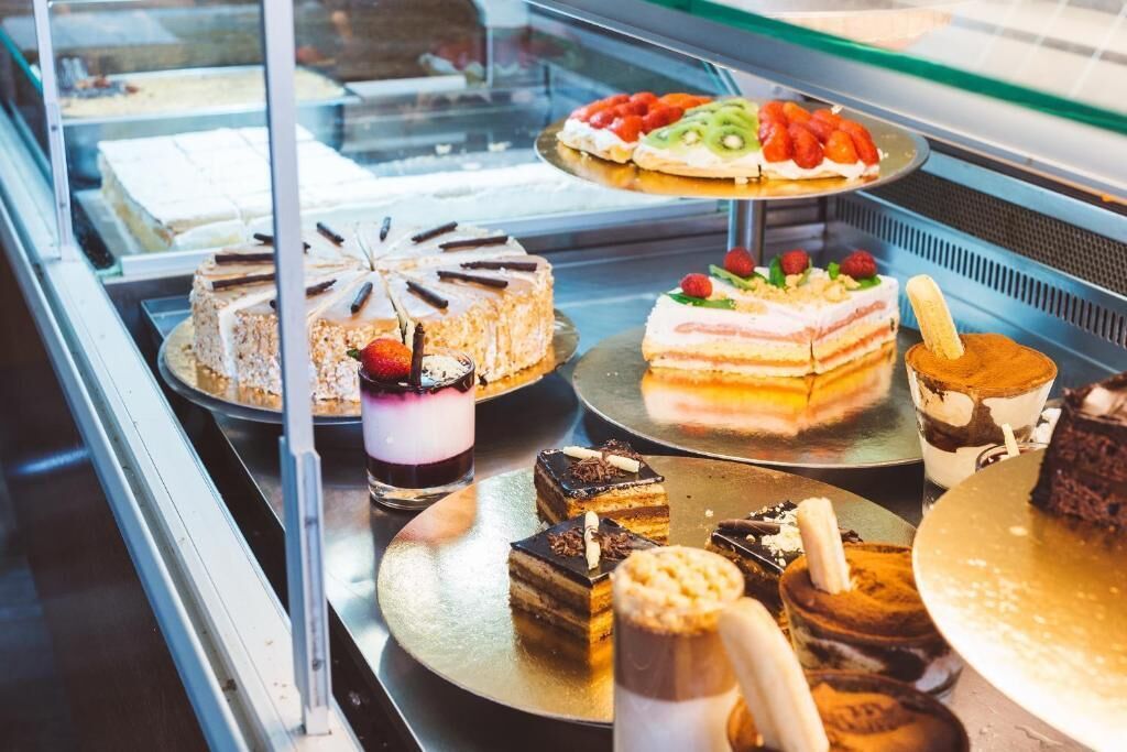 breakfast and dinner served, al fresco dining