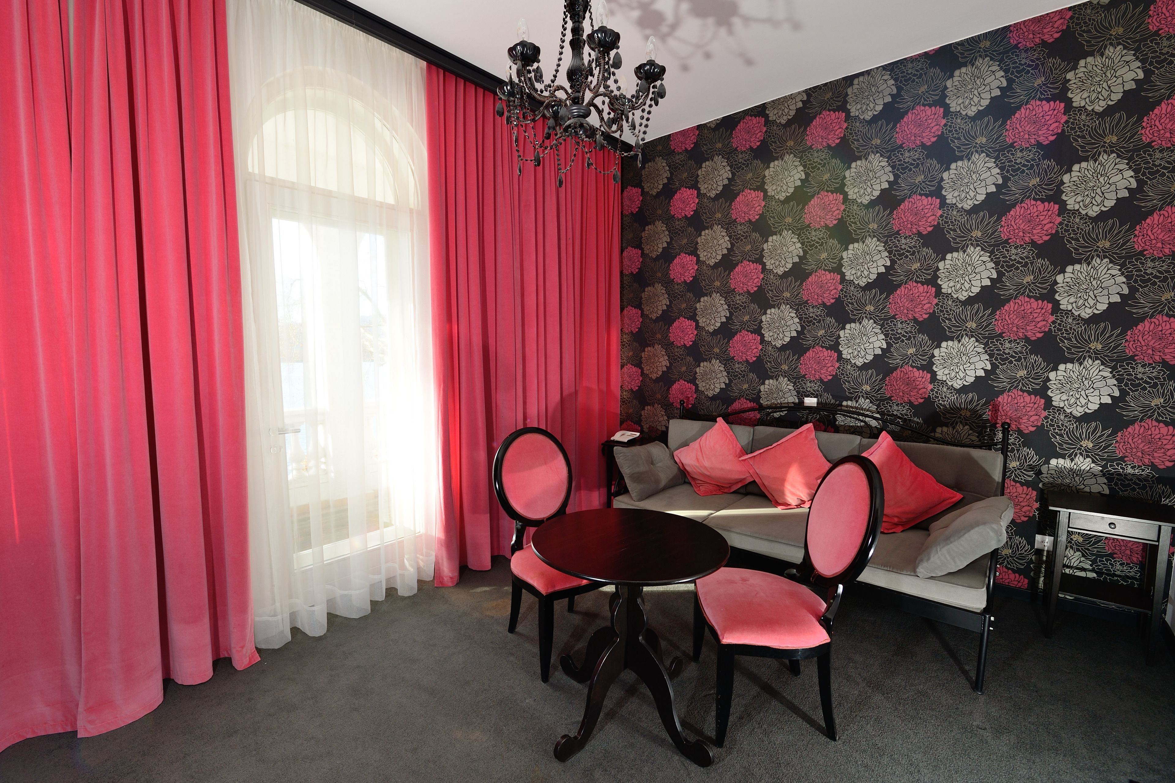 suite, 1 bedroom, balcony, lakeside | minibar, in-room safe, desk, laptop workspace