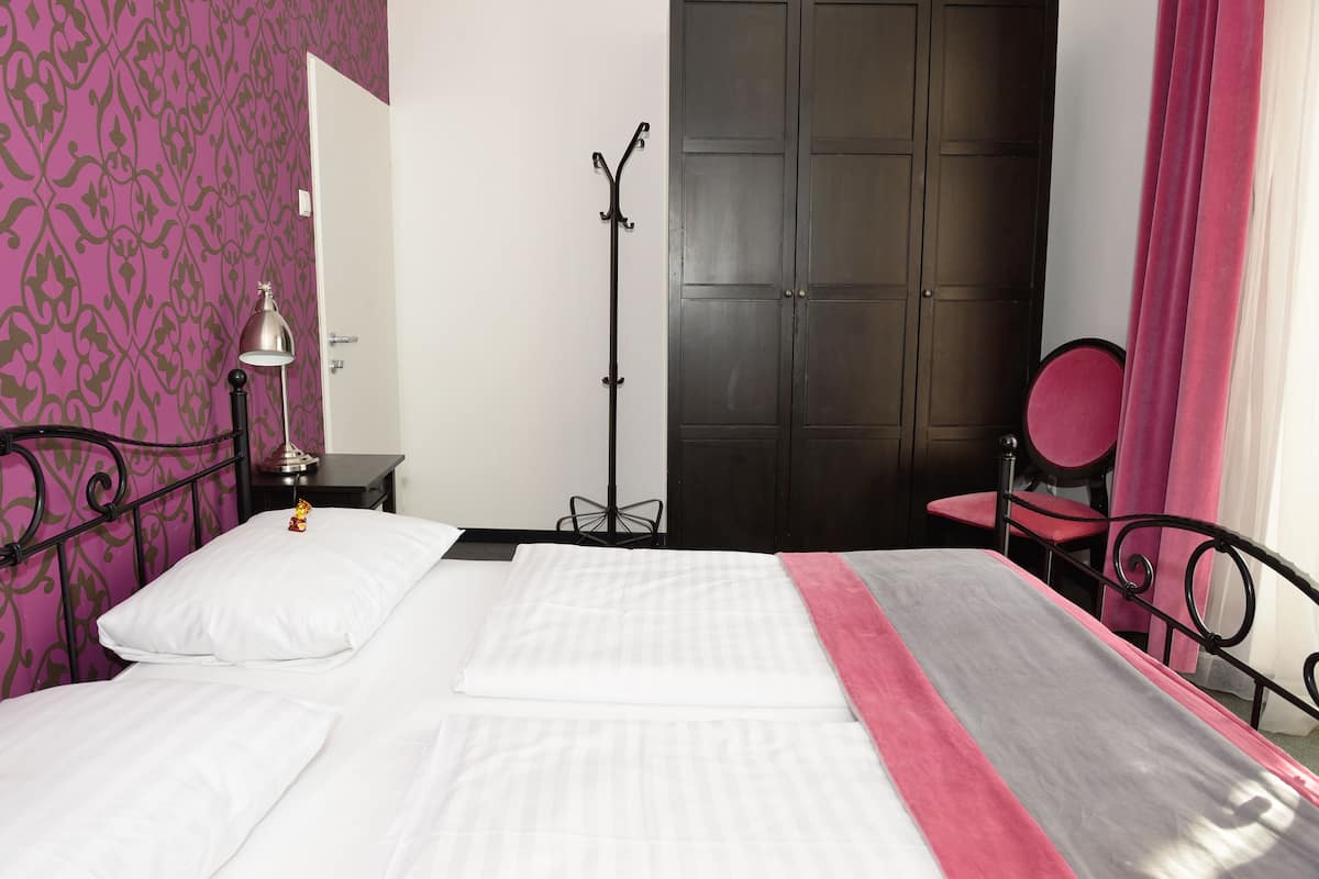 double room, lake view | minibar, in-room safe, desk, laptop workspace