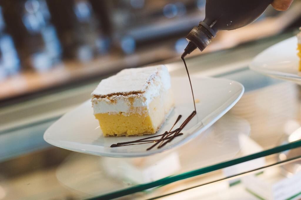 breakfast and dinner served, al fresco dining