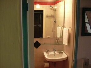 Combined shower/bathtub, hair dryer, bathrobes, towels