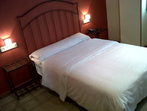 Desk, rollaway beds, free WiFi - Praia Santa Baia (Vigo)