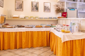 Free daily buffet breakfast