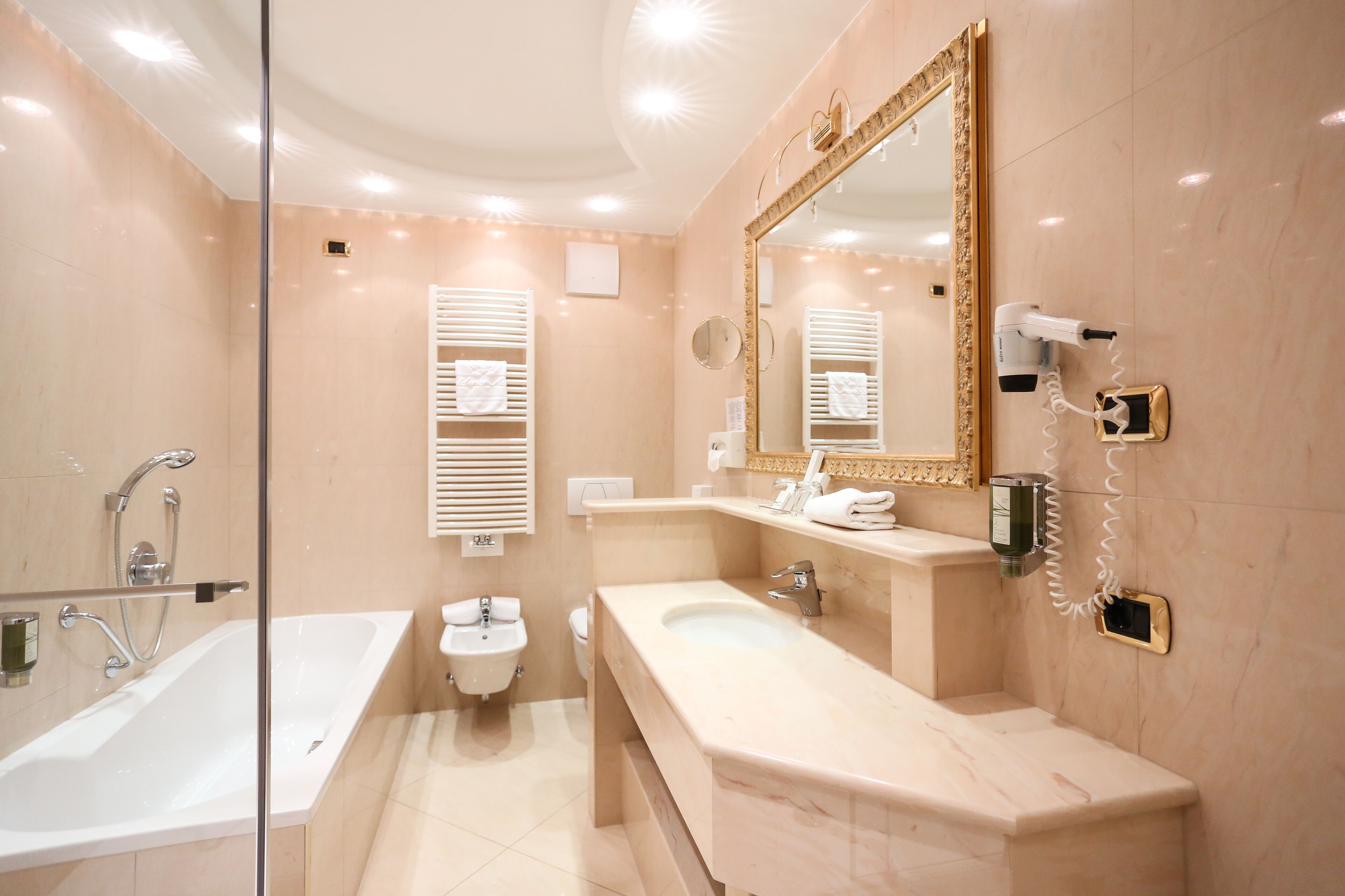 deluxe double room, 1 bedroom, refrigerator | bathroom | shower, free toiletries, hair dryer, bathrobes