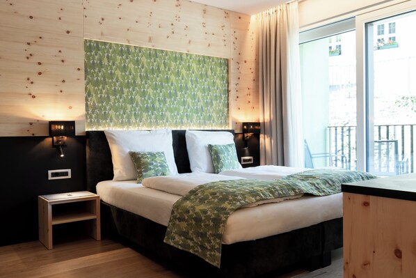 Premium bedding, in-room safe, desk, laptop workspace