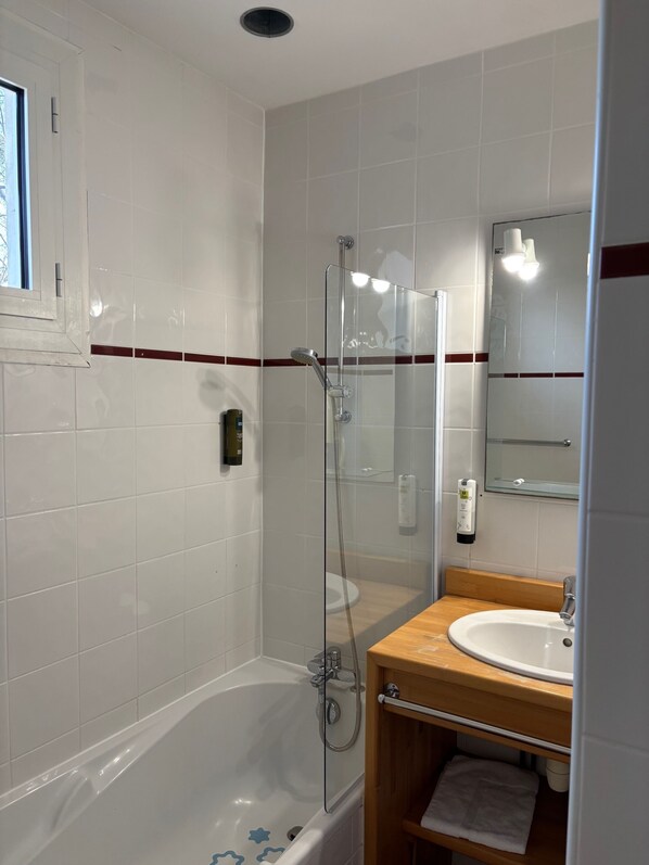 A modern bathroom with a glass-enclosed shower, a wooden vanity with a sink, and a large mirror. - Le Clos Pité (Prechacq-les-Bains)