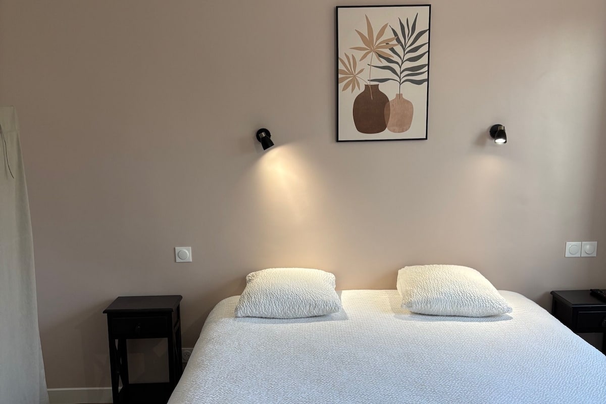 WiFi (free), bed sheets