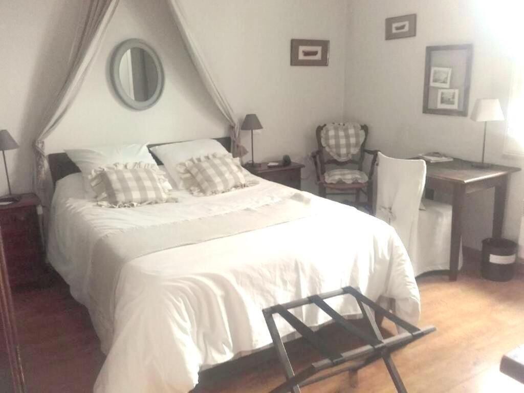 WiFi (free), bed sheets