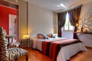 Desk, rollaway beds, free WiFi