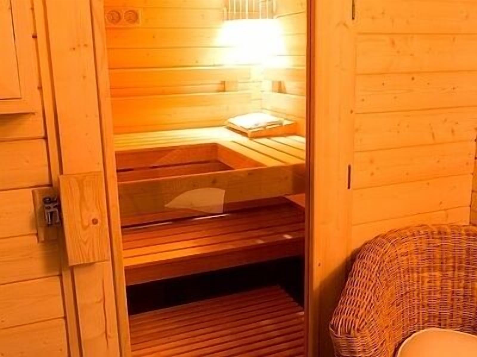 sauna, hot tub, turkish bath/hammam, body treatments, body wraps