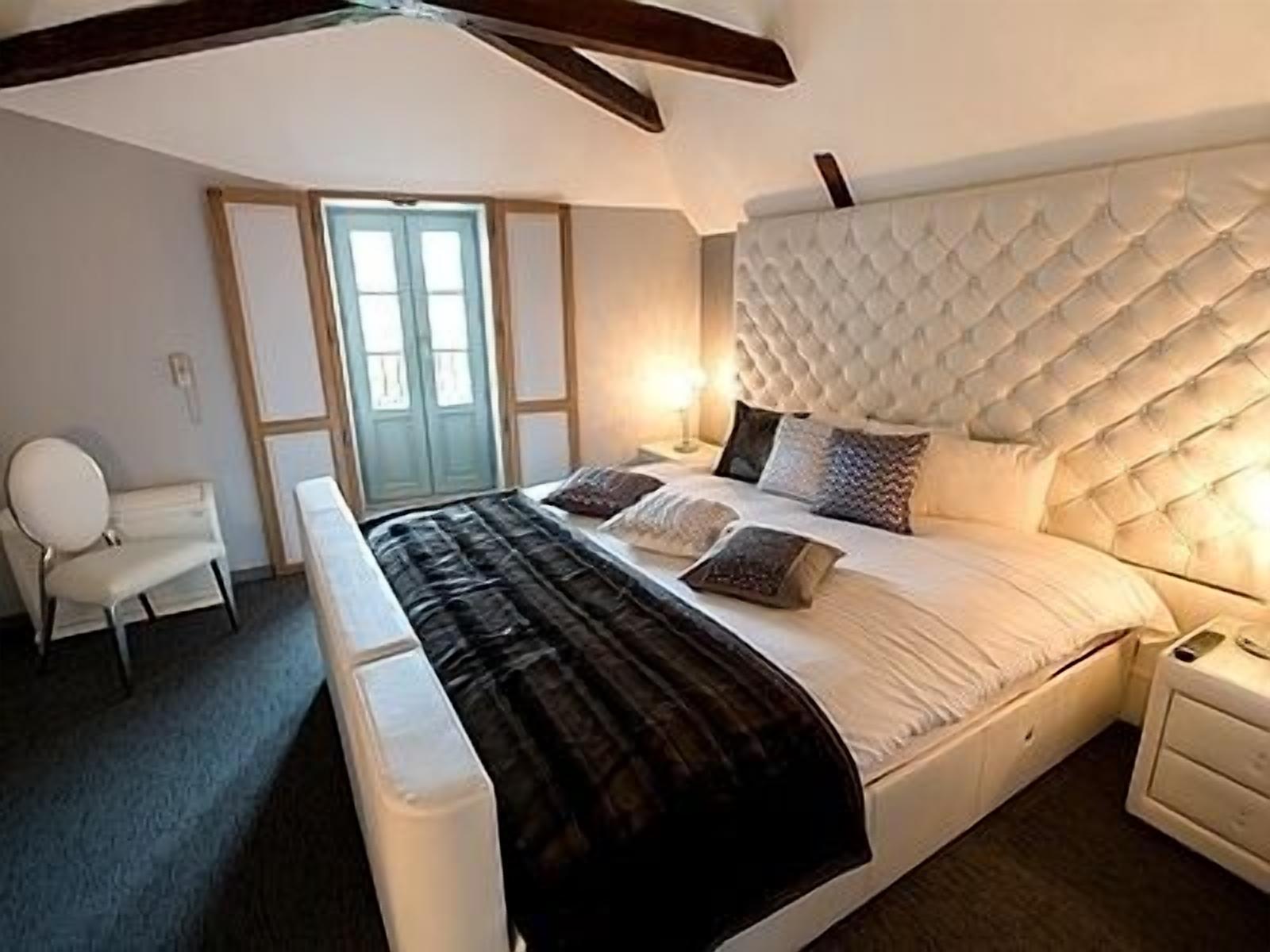 in-room safe, soundproofing, free wifi