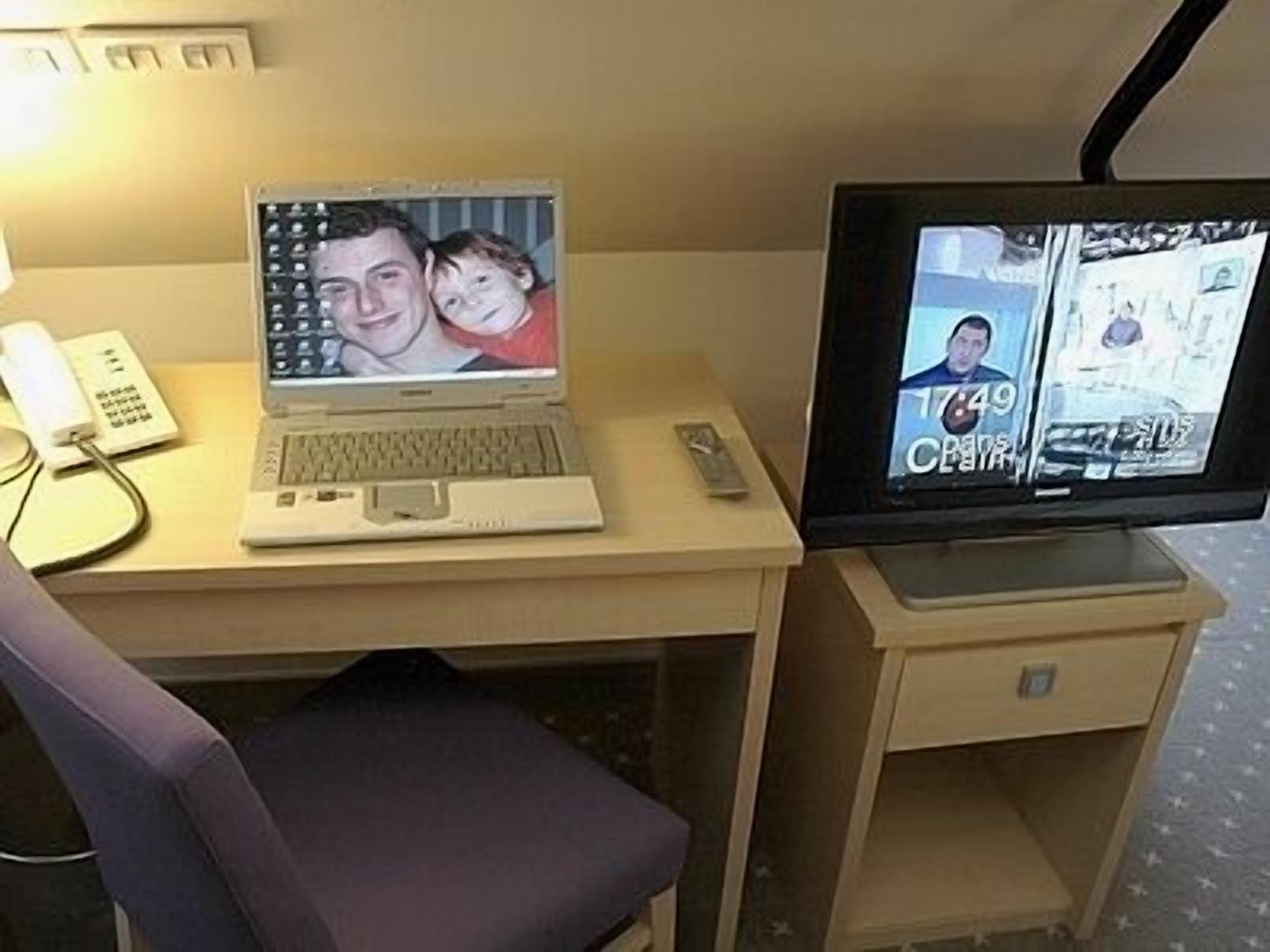 in-room business centre