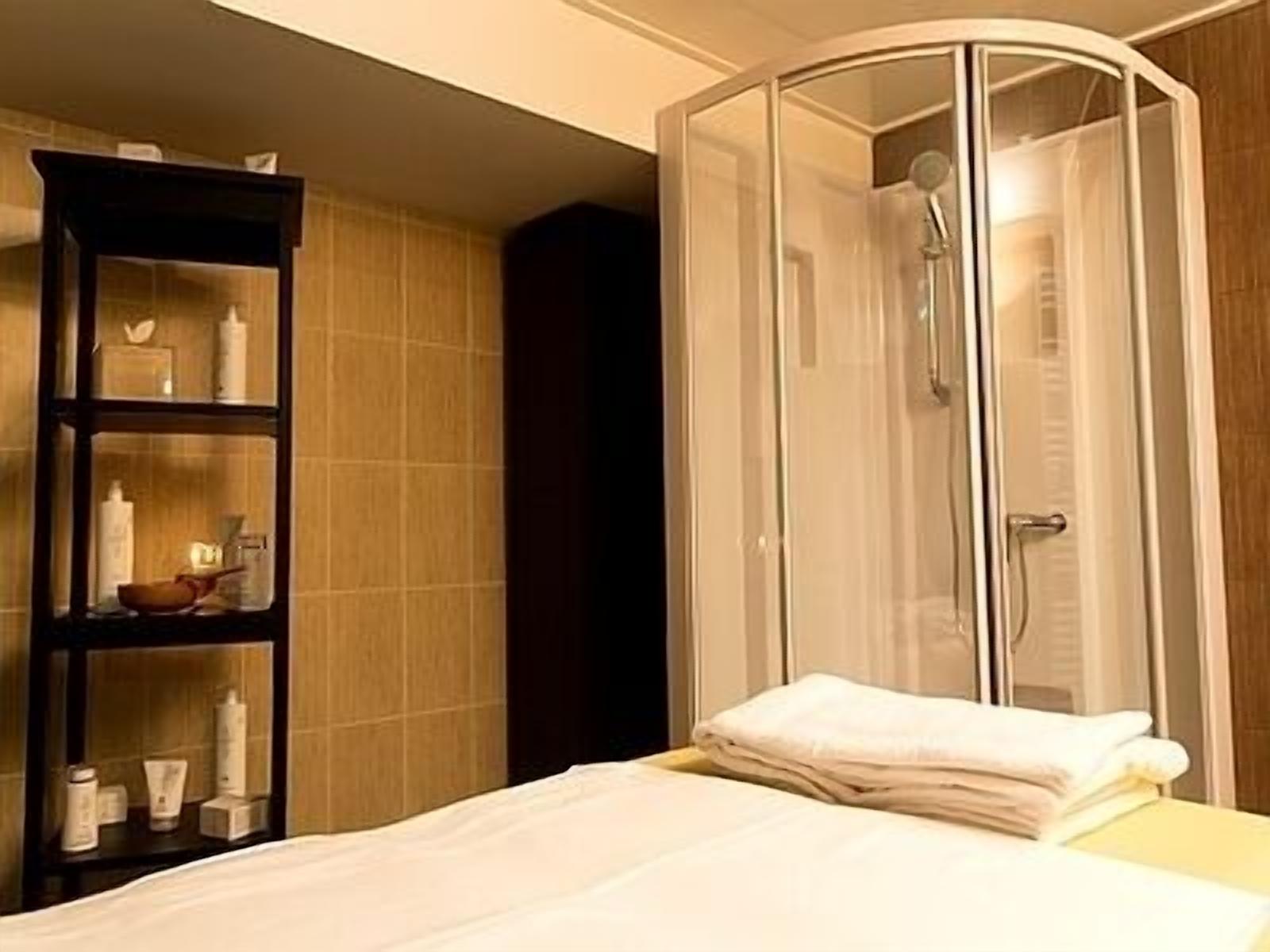 sauna, hot tub, turkish bath/hammam, body treatments, body wraps