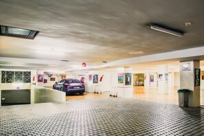 المنطقة المحيطة بالمنشأة