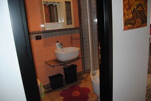 Leilighet – city, ikke-røyk, byutsikt | Bad | Dusj, regndusjhode, hårføner og bidé