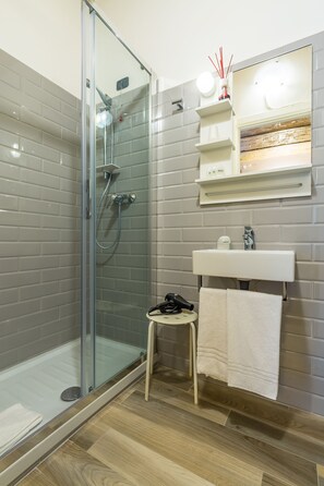 1 bedroom, down duvets, in-room safe, desk - Cesare Balbo Inn (Rome)