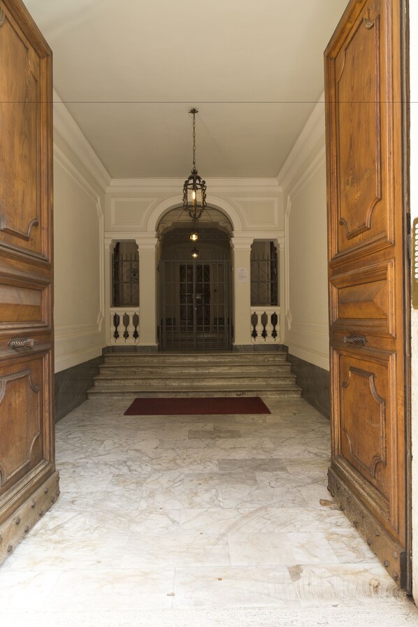 Exterior detail - Cesare Balbo Inn (Rome)