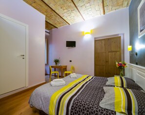 Double Room | 1 bedroom, down duvets, in-room safe, desk - Cesare Balbo Inn (Rome)