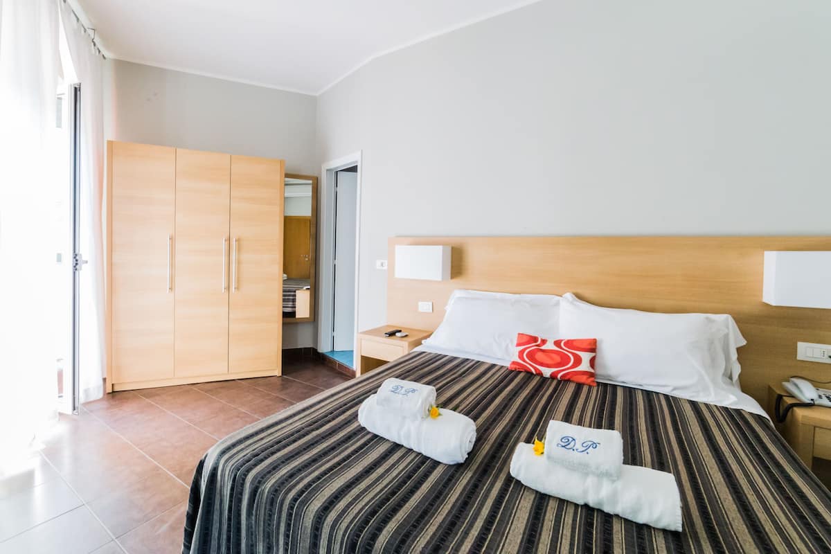 In-room safe, desk, rollaway beds, free WiFi