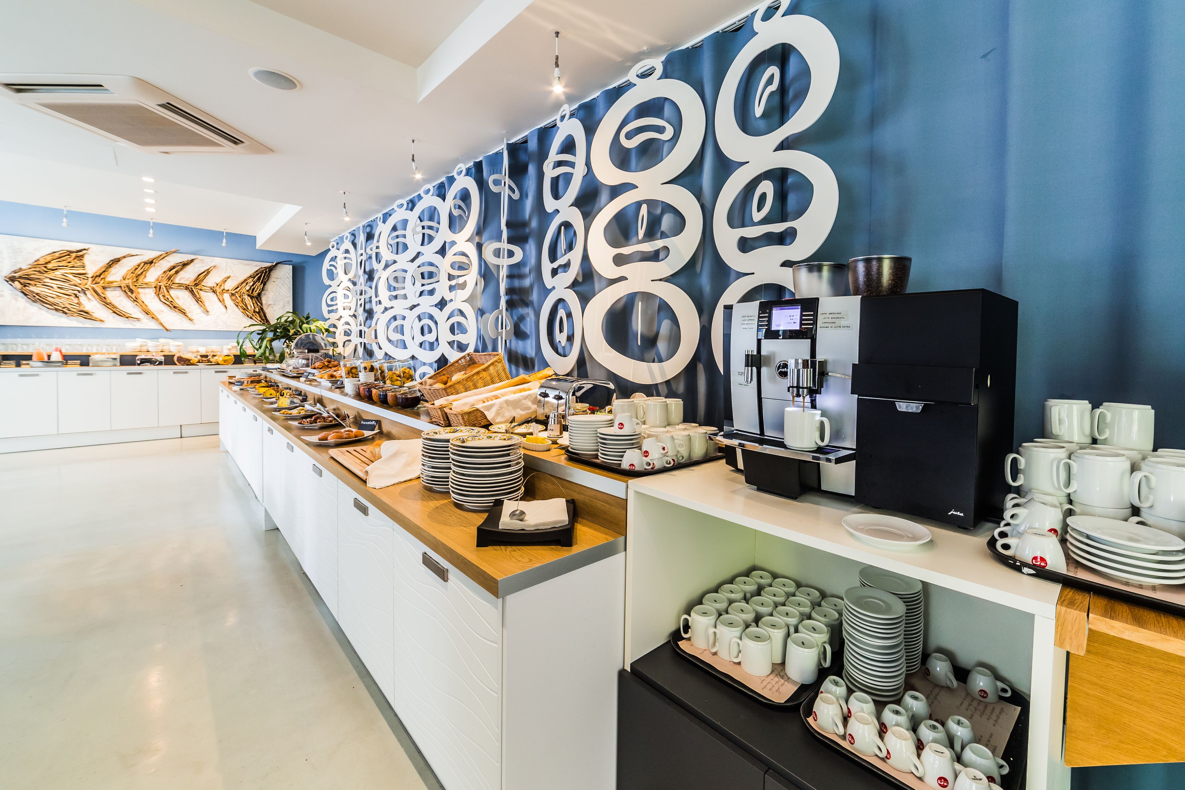 Petit déjeuner buffet (10 EUR par personne)