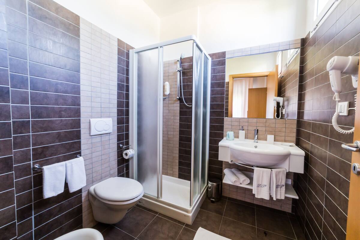 superior double room | bathroom | hair dryer, bidet, towels