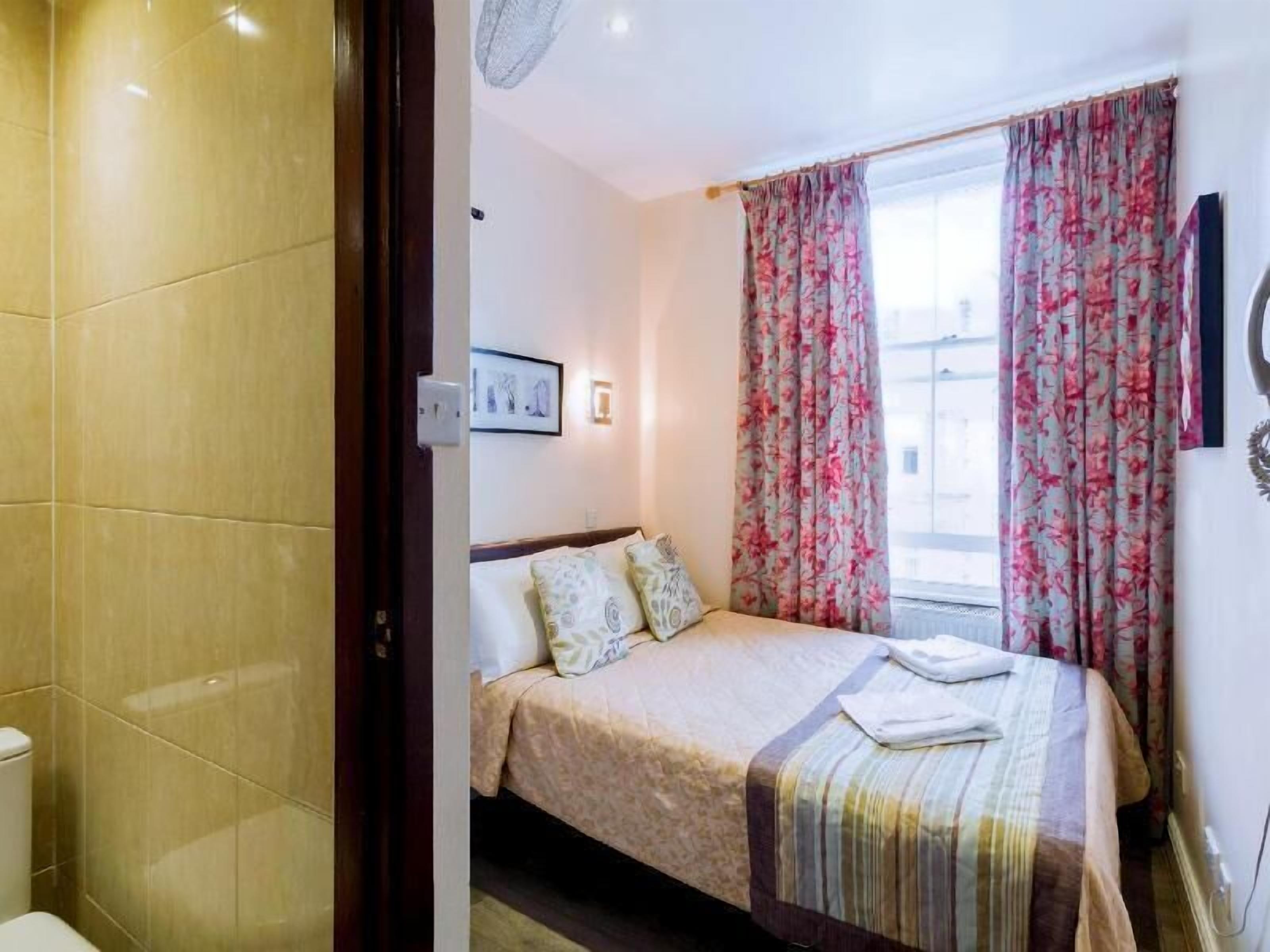 Desk, soundproofing, iron/ironing board, free cots/infant beds