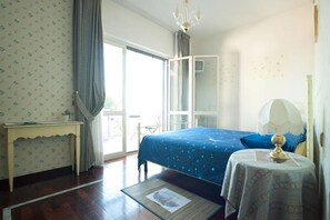 Suite Deluxe, vista oceano | Biancheria da letto di alta qualità, materassi a doppio strato, minibar