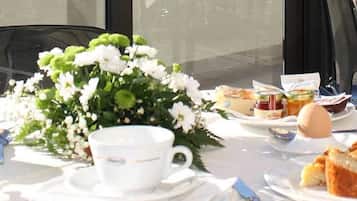 Free daily continental breakfast