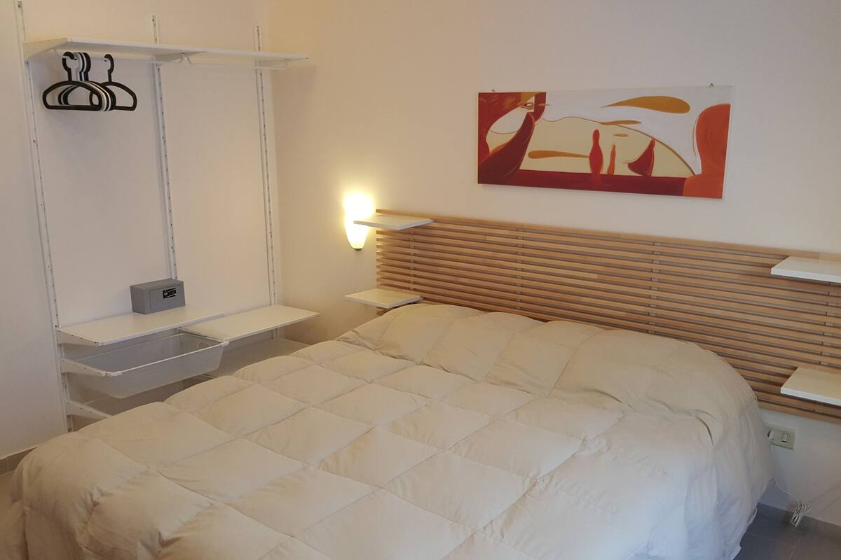 Frette Italian sheets, in-room safe, desk, soundproofing