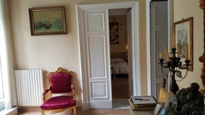 Interior - BB Soriano 44 (Naples)