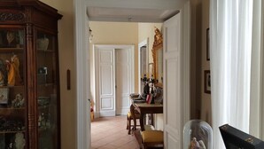 Interior - BB Soriano 44 (Naples)