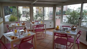 Free continental breakfast  - BB Soriano 44 (Naples)