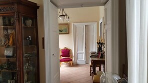Interior - BB Soriano 44 (Naples)