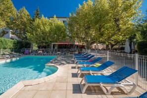 Piscine extérieure (ouverte en saison)