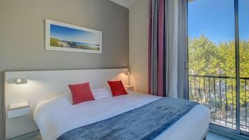 Double Room | In-room safe, desk, cribs/infant beds, bed sheets