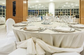 2 restauranter: frokost, lunsj, middag og brunsj serveres