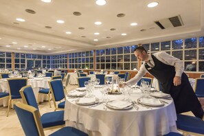 2 restaurants, breakfast, lunch, dinner served; Italian cuisine