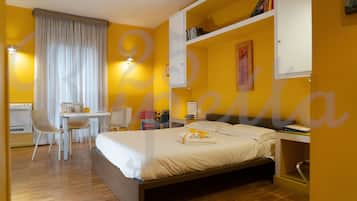 Chăn bông, nệm có lớp đệm bông, minibar, két bảo mật tại phòng