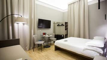 Klassieke driepersoonskamer | Donzen dekbedden, pillowtop-bedden, een minibar, een kluis op de kamer