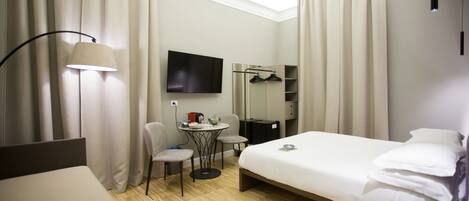Classic Triple Room | Down comforters, pillowtop beds, minibar, in-room safe
